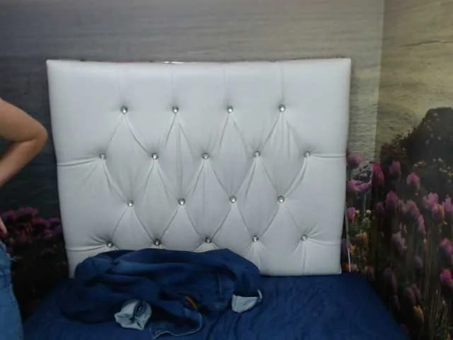 Live sex webcam photo for JuliaReeves #271298313