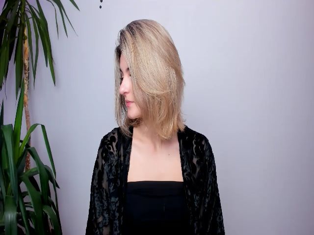 Live sex webcam photo for HelelGretta #271287910