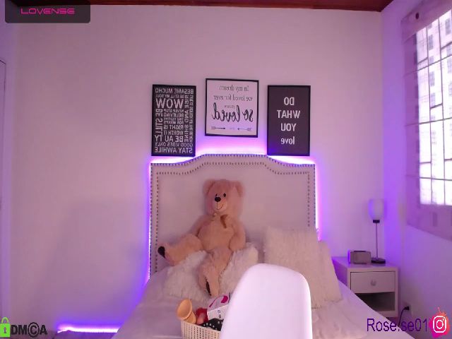 Live sex webcam photo for Rose_se #271299658