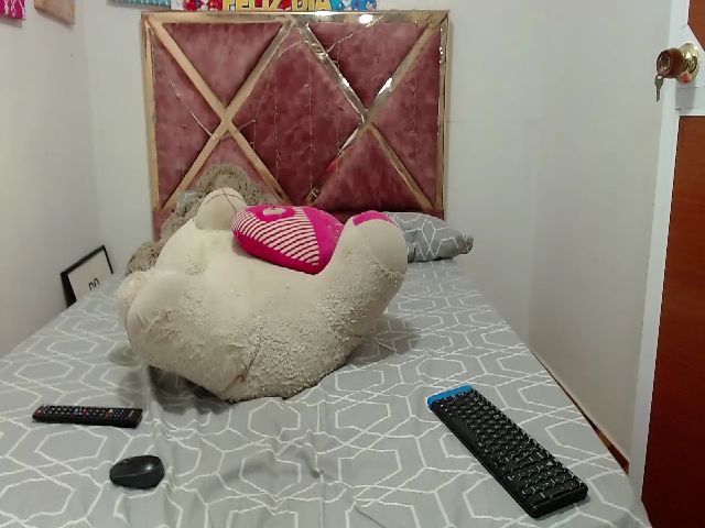 Live sex webcam photo for DianaRubi_ #271287044