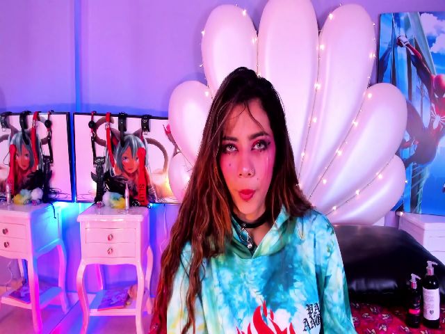 Live sex webcam photo for EvyanaKane #271293858