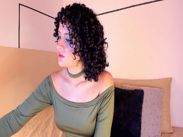 Live sex webcam photo for Amy_love69 #271286534