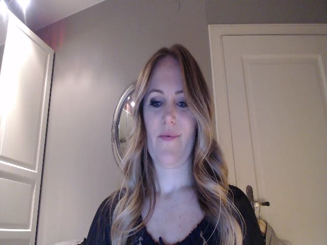 Live sex webcam photo for JustLily #271294788