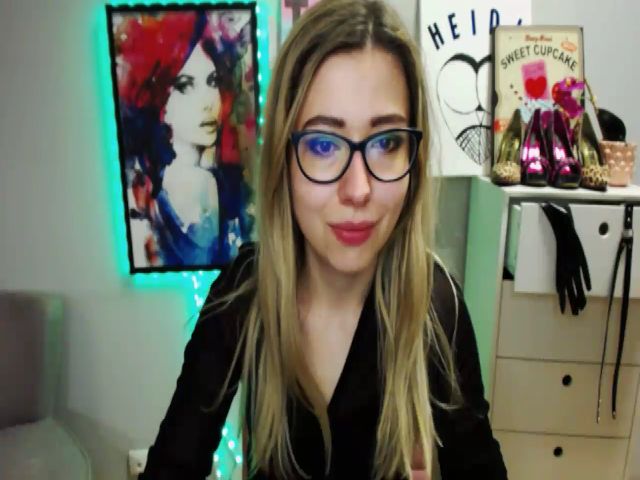 Live sex webcam photo for HeidiFLOWER #271292027