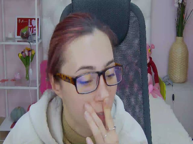 Live sex webcam photo for amyjune01 #271298775