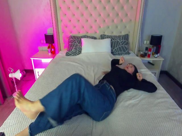 Live sex webcam photo for MonicaSage #271295002