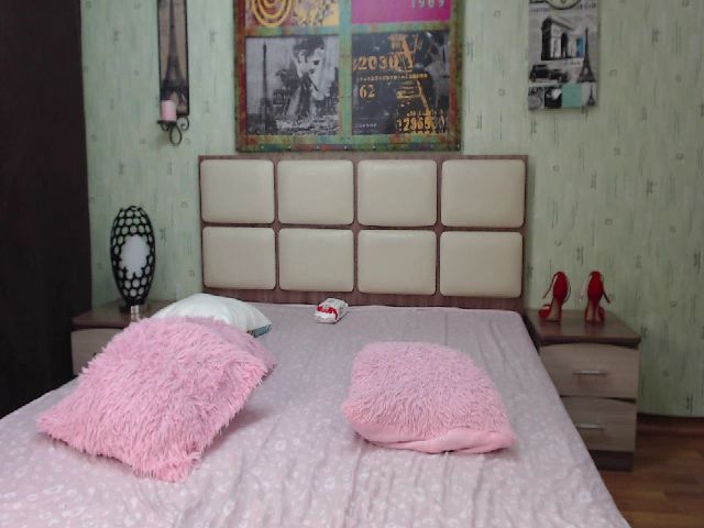 Live sex webcam photo for Hoootmaggie #271286584