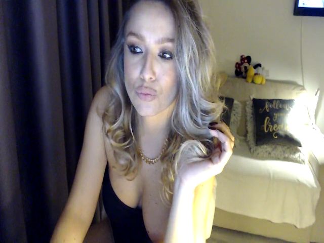 Live sex webcam photo for ChicaBoomBoom #271300575