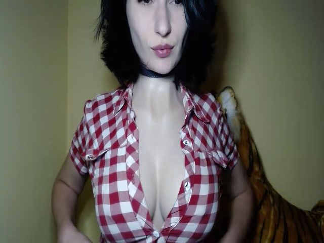 Live sex webcam photo for Khriss_69 #271300699