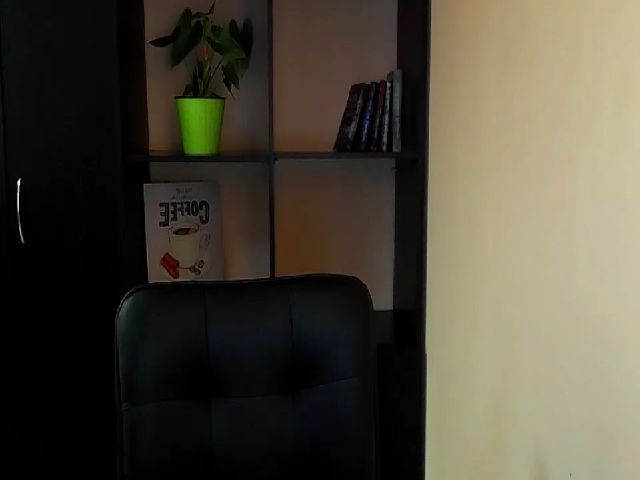 Live sex webcam photo for KailyMey #271295843