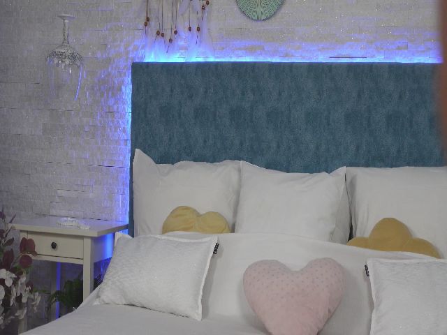 Live sex webcam photo for AngelaFaye #271288118