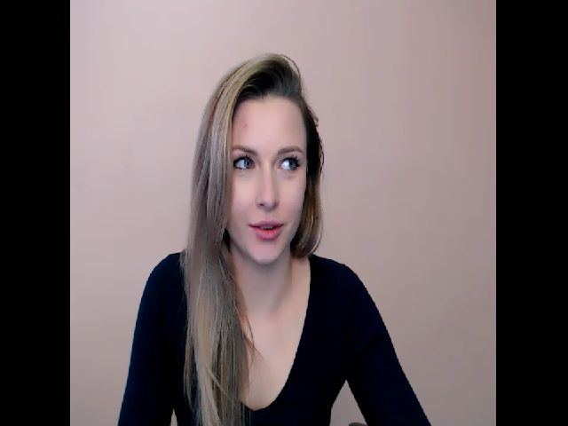 Live sex webcam photo for SweettDrream #271293984