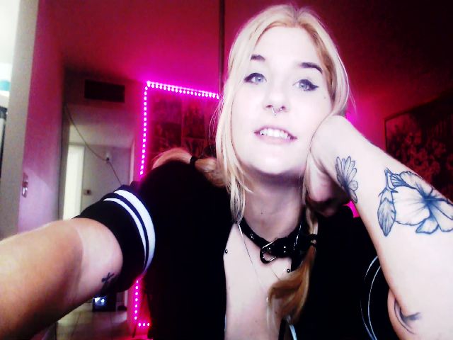 Live sex webcam photo for Whorde #271296025