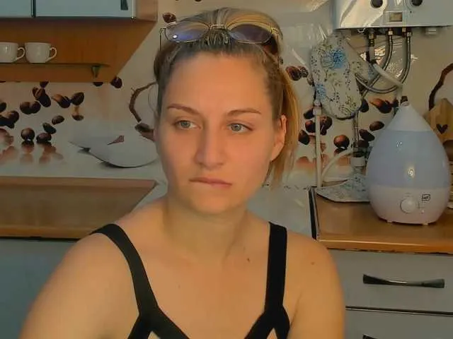 Live sex webcam photo for RitaMay #271289564