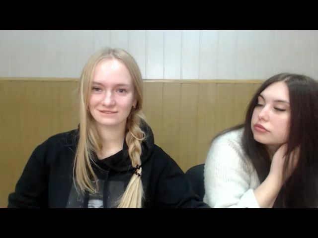 Live sex webcam photo for EmillyWillis #271288411