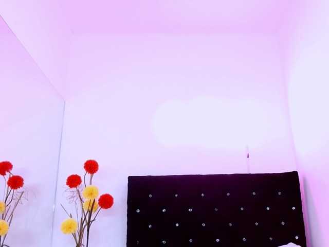 Live sex webcam photo for Karindiaz #271286023