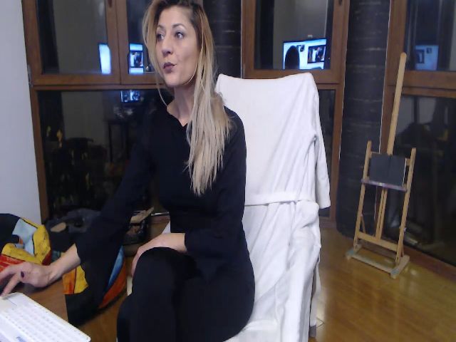 Live sex webcam photo for MissPeregrine #271296114