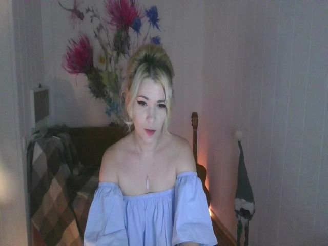 Live sex webcam photo for AliceMood #271294875