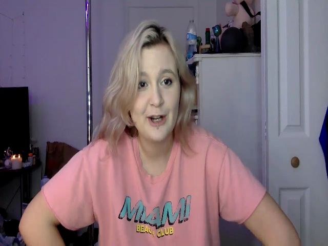 Live sex webcam photo for Avery_Doll #271297076