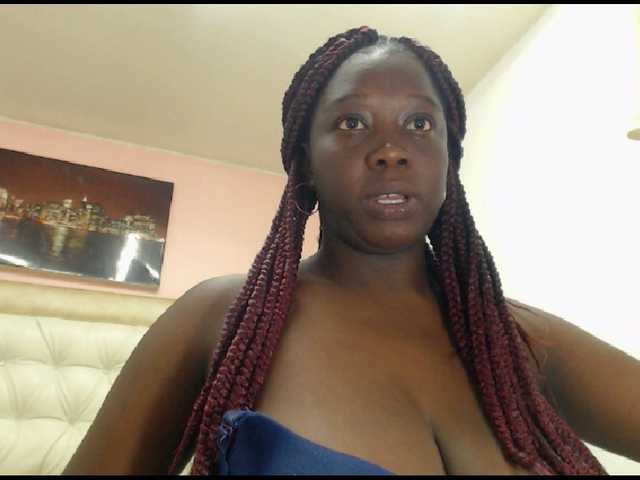 Live sex webcam photo for ariannabrunet #271285375