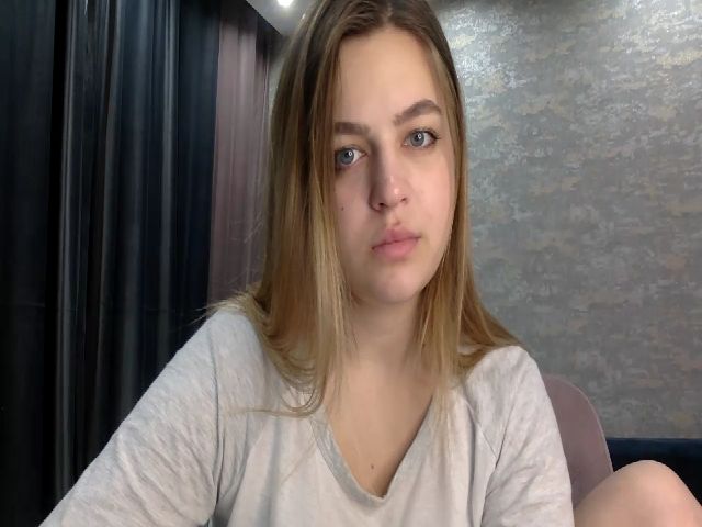 Live sex webcam photo for Princess_Ly2 #271299872