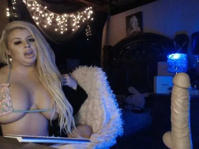 Live sex webcam photo for xtinastar #271289543