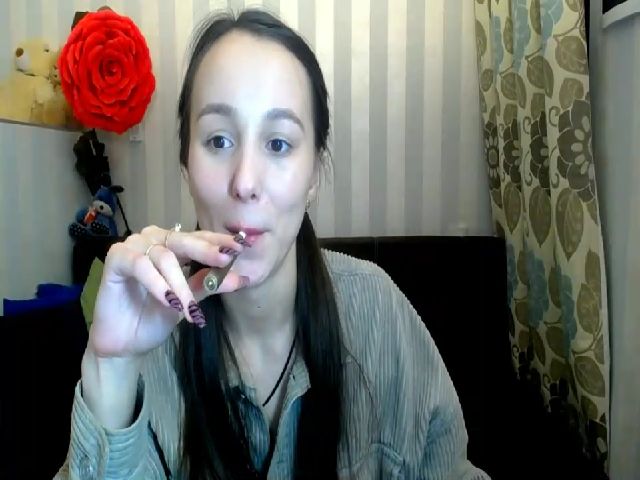 Live sex webcam photo for FloraRood #271296318