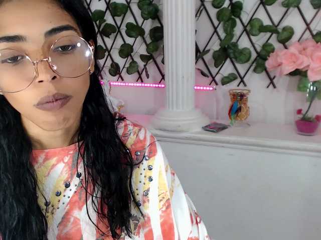 Live sex webcam photo for natalie-18 #271285265