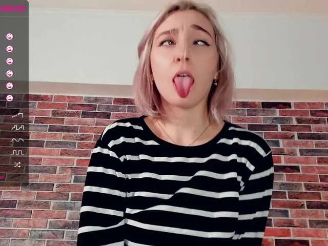 Live sex webcam photo for HaileyThrone #271285313