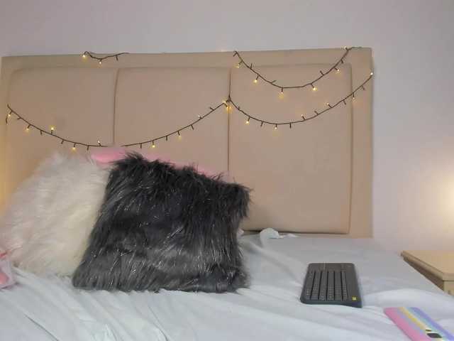 Live sex webcam photo for khloe-018 #271292562