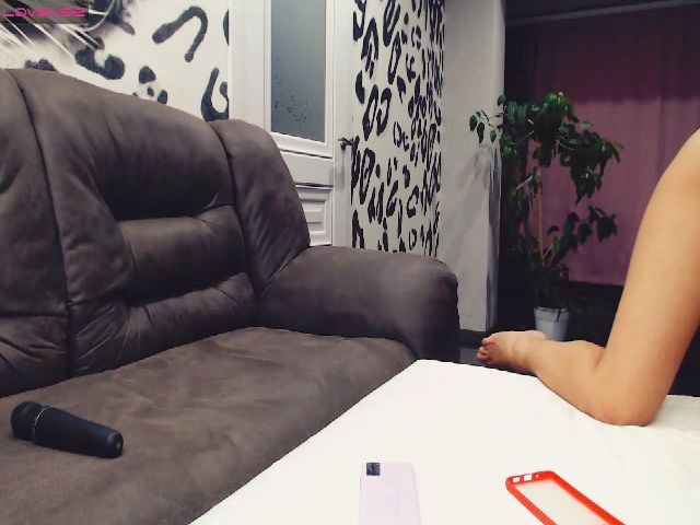 Live sex webcam photo for RedAngeell #271300123