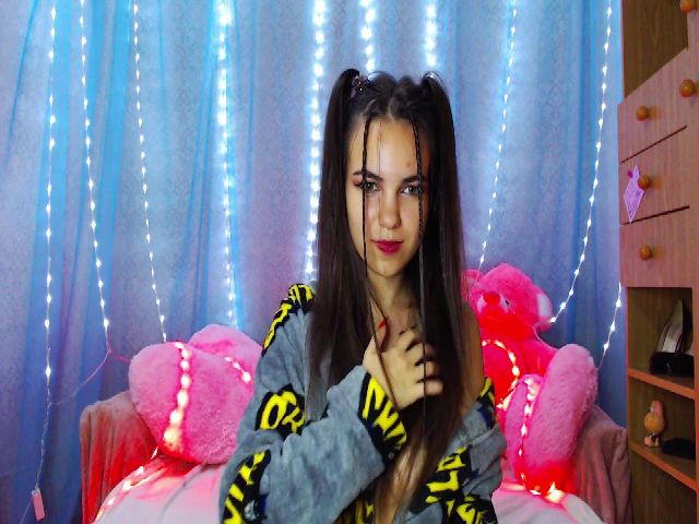 Live sex webcam photo for HellyHeavenly #271299568