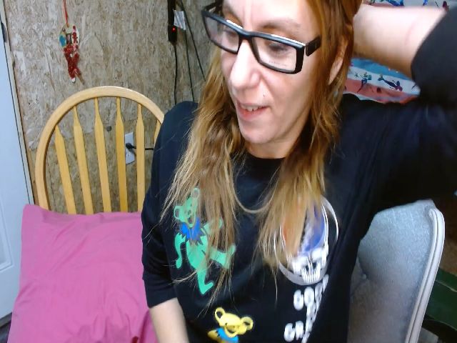 Live sex webcam photo for Andiesredmint #271294459