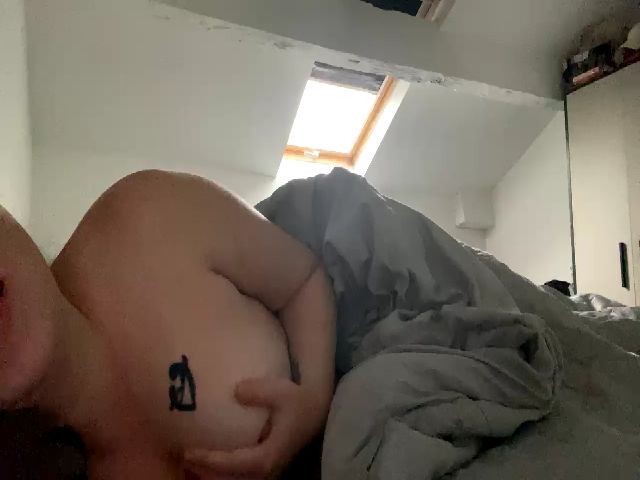 Live sex webcam photo for Piddsmrandmrs #271291644