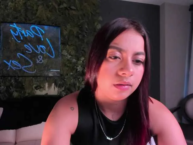 Live sex webcam photo for IvannaBanks #271310376