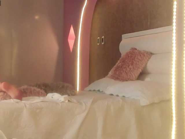 Live sex webcam photo for JulieBelle #287987796