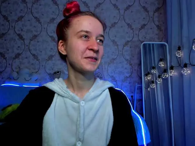 Live sex webcam photo for KiraLiLime #287990199