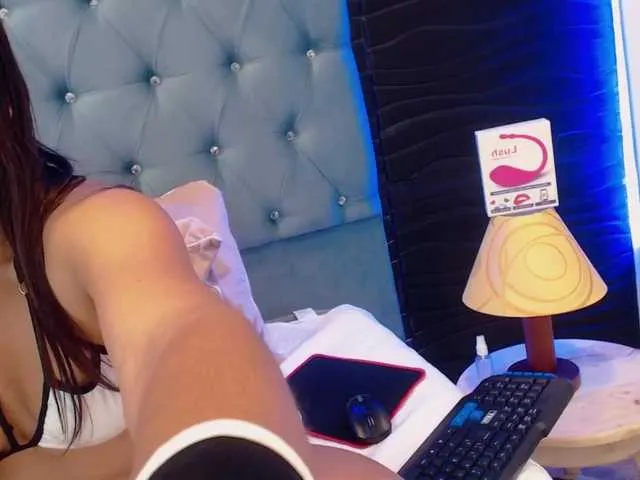 Live sex webcam photo for LaurenHills #271306478