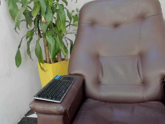 Live sex webcam photo for cristal-230 #271310204