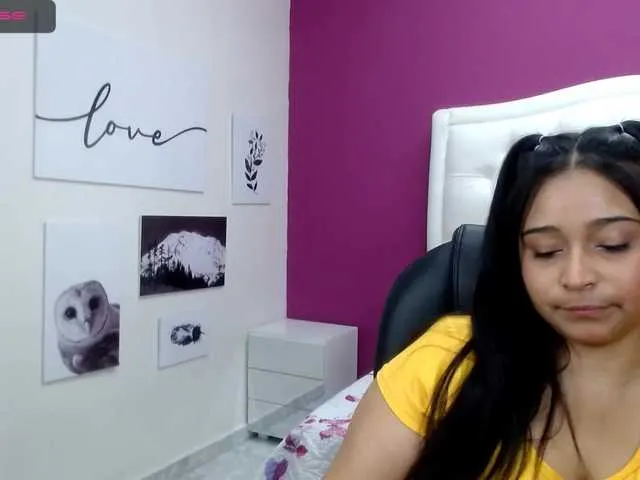 Live sex webcam photo for Secretalyson #271302630