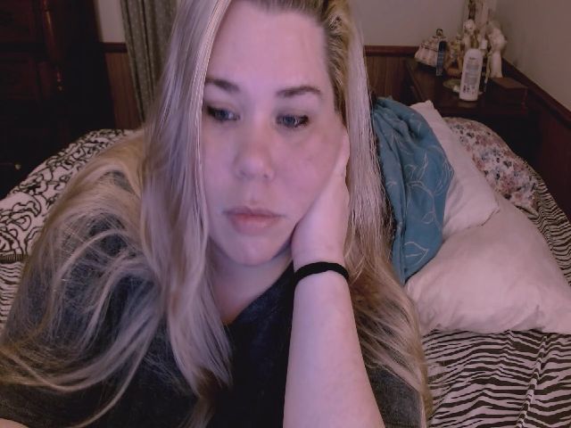 Live sex webcam photo for PlumpKittyKat #271304883