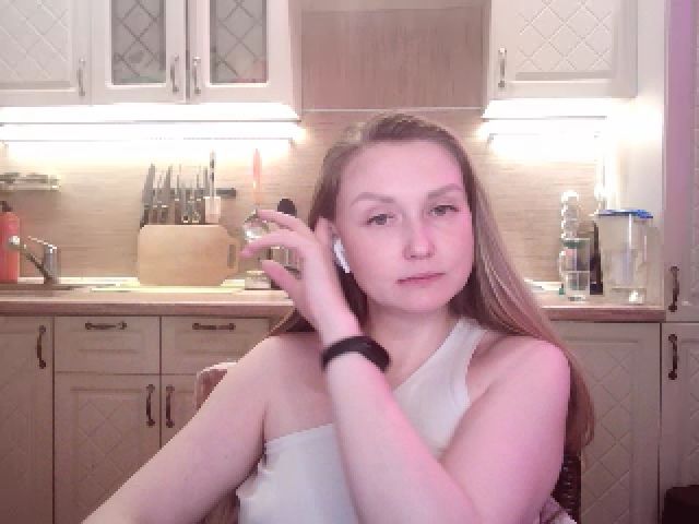 Live sex webcam photo for JaneGrey111 #271312778