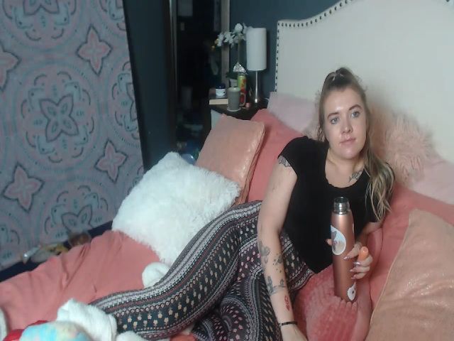 Live sex webcam photo for SnowWhiteXxxx #271310654