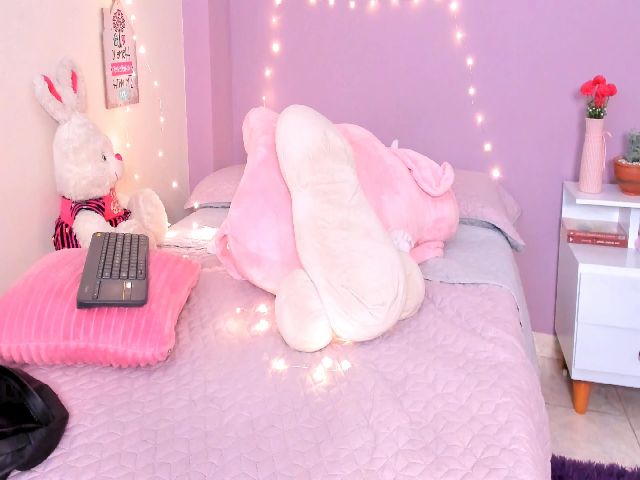 Live sex webcam photo for MarianaPaz #271315293