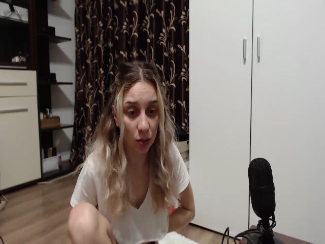 Live sex webcam photo for MeganTayllor #271303436