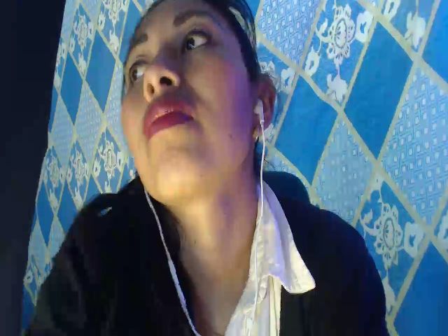 Live sex webcam photo for CHILENITAHOT #271315658