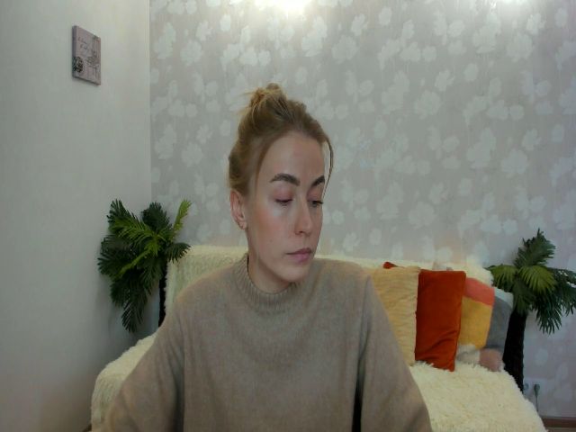 Live sex webcam photo for MissisRexa #271307909