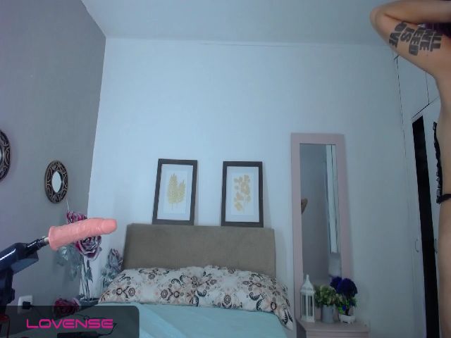 Live sex webcam photo for Lissyevans #271312534