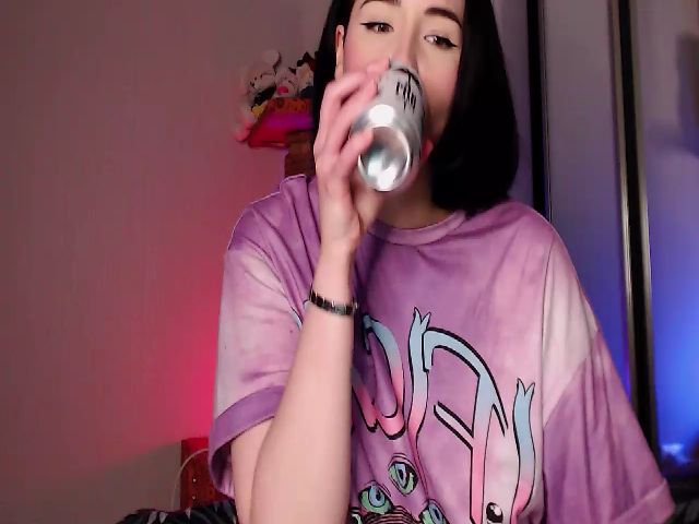 Live sex webcam photo for Roxy_Di #271312579