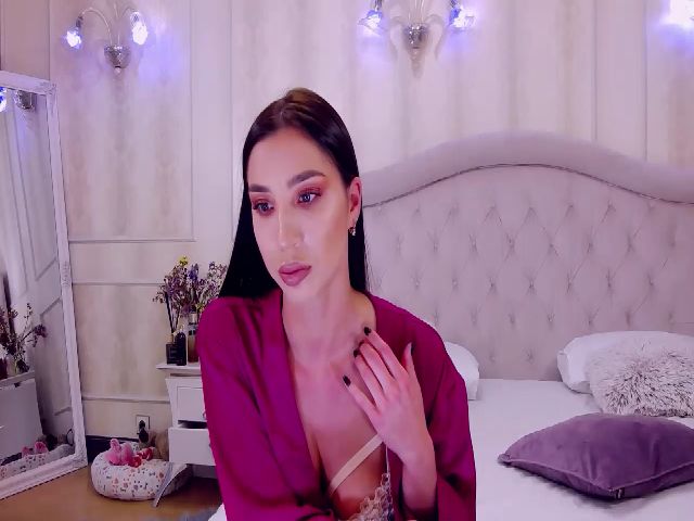 Live sex webcam photo for LolaNiceAss1 #271315448